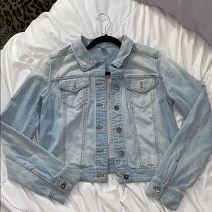 light washed jean jacket <3